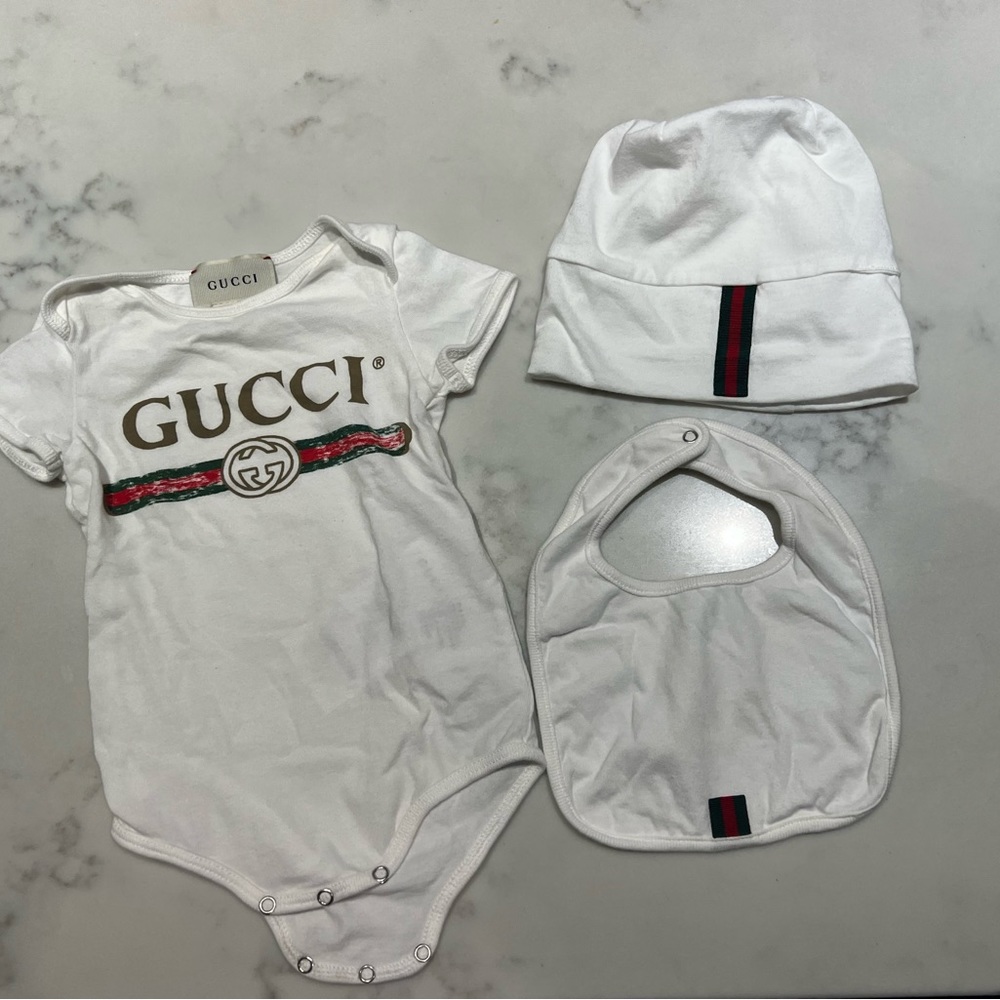 Gucci baby gift - onesie, hat, bib - 3/6m